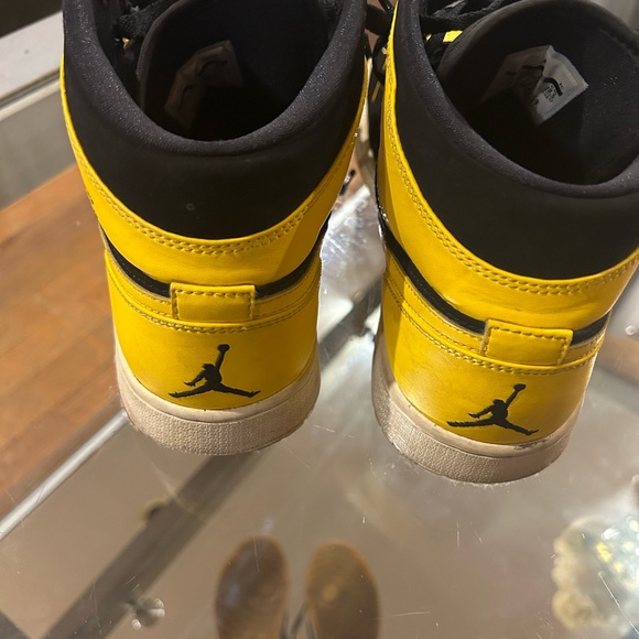 Black and yellow suede Air Jordan 1 Retro - Picture 4 of 6